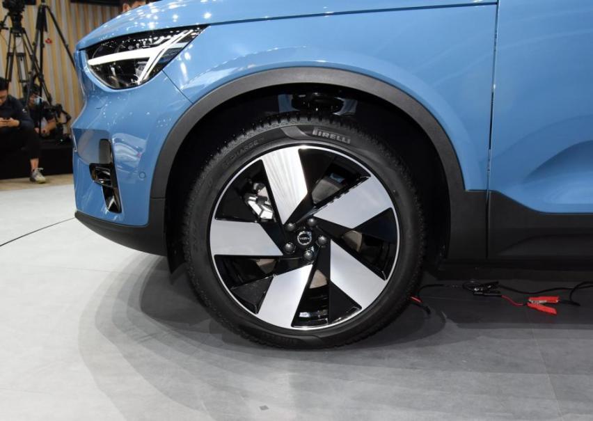 XC40变身后的C40，沃尔沃给其配了420公里续航，不高