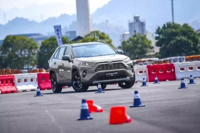 一汽丰田全新RAV4荣放：重返热血年少