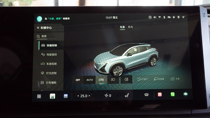 到店实测：15万级燃油SUV，用上8155的长安UNI-T最智能？