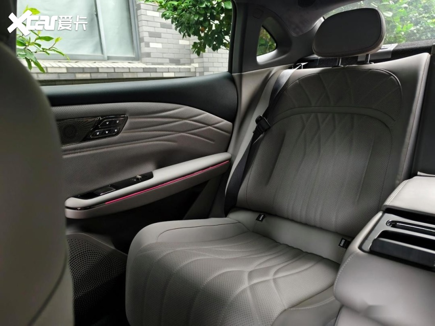 15万级混动轿车二选一！汉DM-i稳如老狗，星耀8凭啥抢风头？