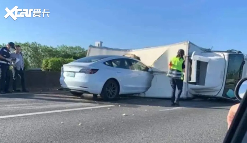特斯拉再次深陷舆论风波，智能驾驶何时能够放心使用？