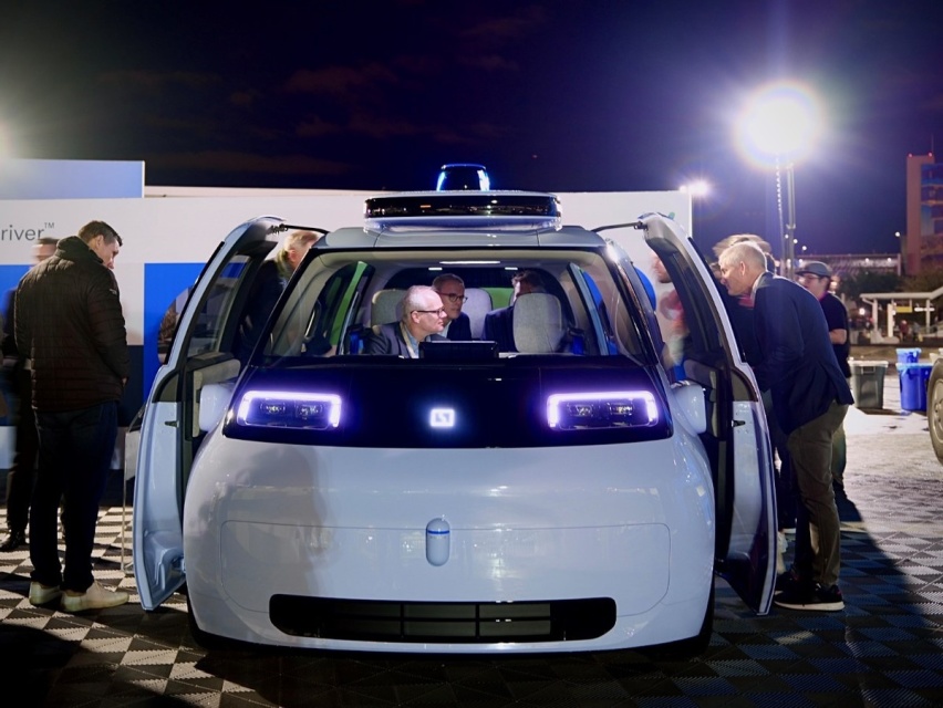 极氪成功完成年度交付目标，并携双车强势登陆2023 CES