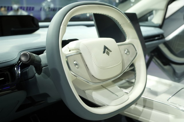 Hyper GT实拍详解 用激光雷达+旋翼门硬刚特斯拉MODEL 3