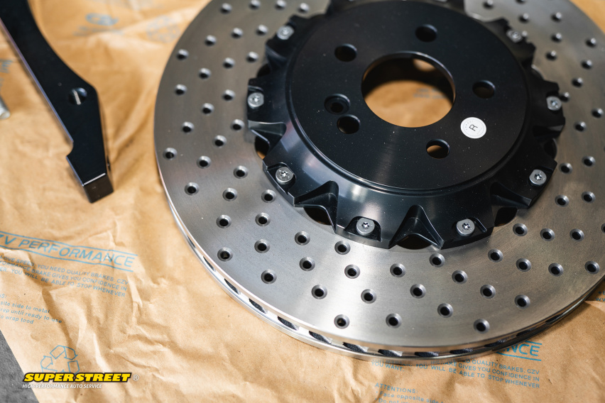 奔驰E级更换Brembo HP2000刹车片CZV打孔刹车盘