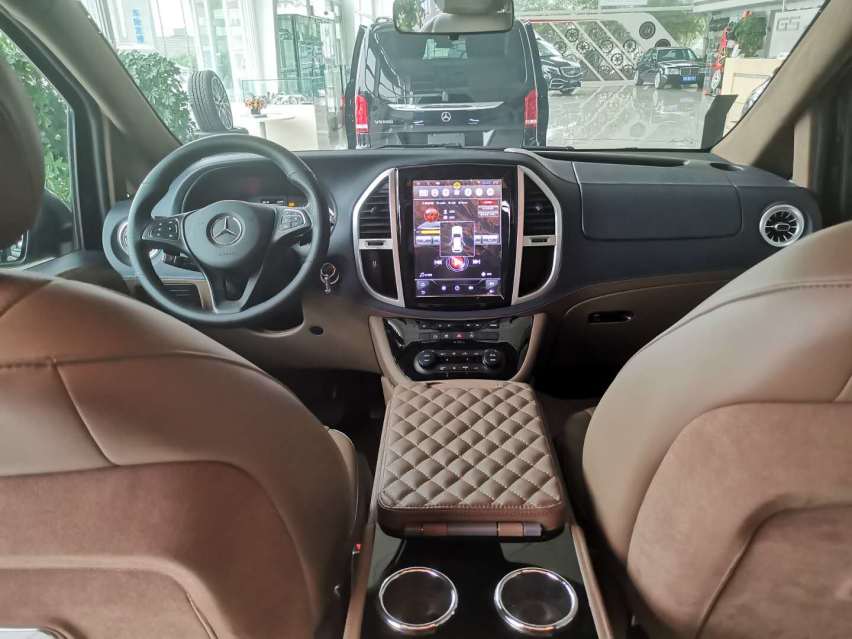 奔驰威霆高顶商务车