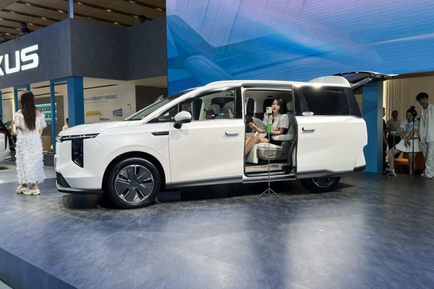 2023成都车展丨大家庭豪华电动MPV 大家7上市售25.98万元起
