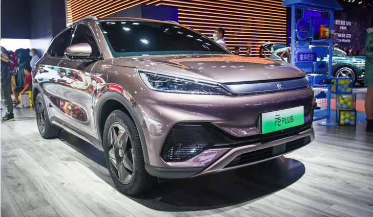 比亚迪最美SUV？元PLUS成都车展人气居高不下，龙颜设计太过抢眼