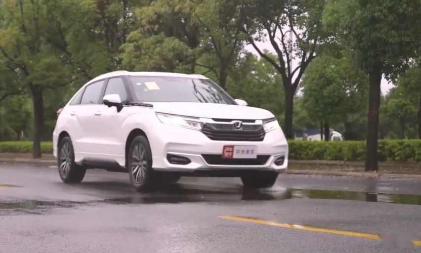 全系享受购置税减半，空间大、品质高，30万买SUV，冠道值得选！