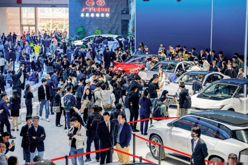 合资旗舰的自我进化，对比迈腾2.0T，第九代凯美瑞为何能做到稳赢？