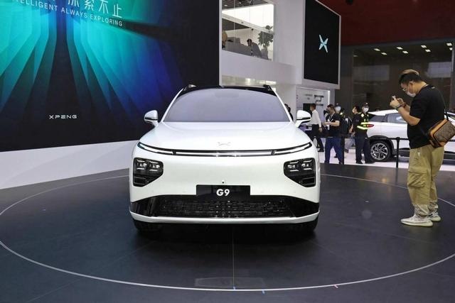 三屏联动、感应方向盘，充电5分钟续航200km，小鹏G9值得等吗