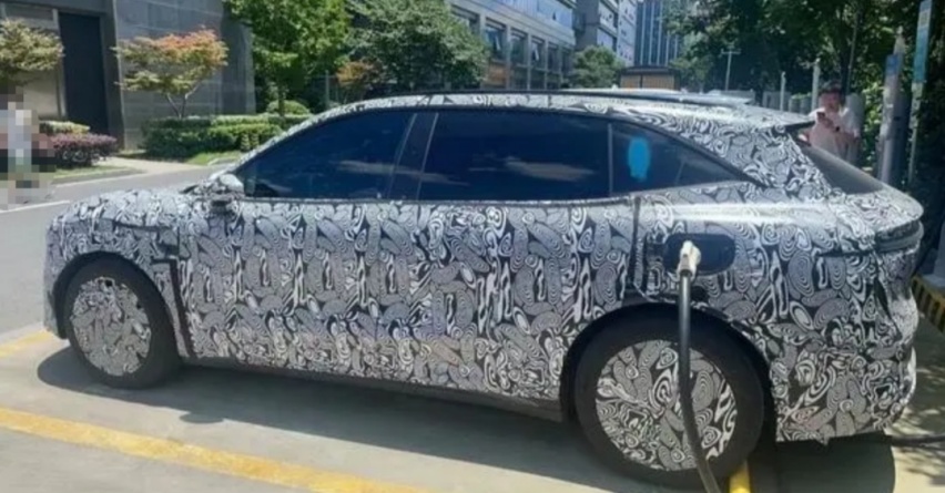 极氪首款家用SUV曝光：目测5米左右，配800V平台+激光雷达