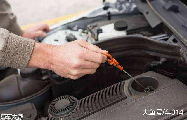 新买的66万奔驰 没出大门发动机就漏油 究竟是因为啥