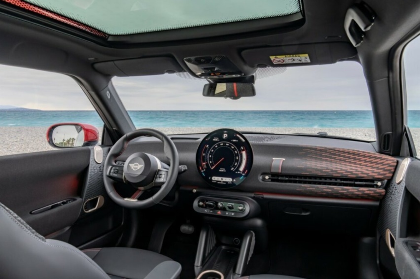 MINI Cooper SE JCW Trim官图发布 外观激进 动力