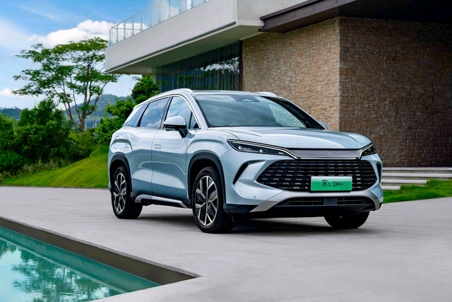 第五代DM首搭SUV，比亚迪宋家族“双王”齐上市，13.58万起