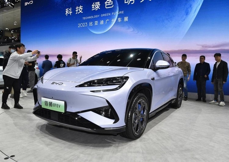 矛头直指特斯拉Model Y！18.98万元起，比亚迪海狮07 EV正