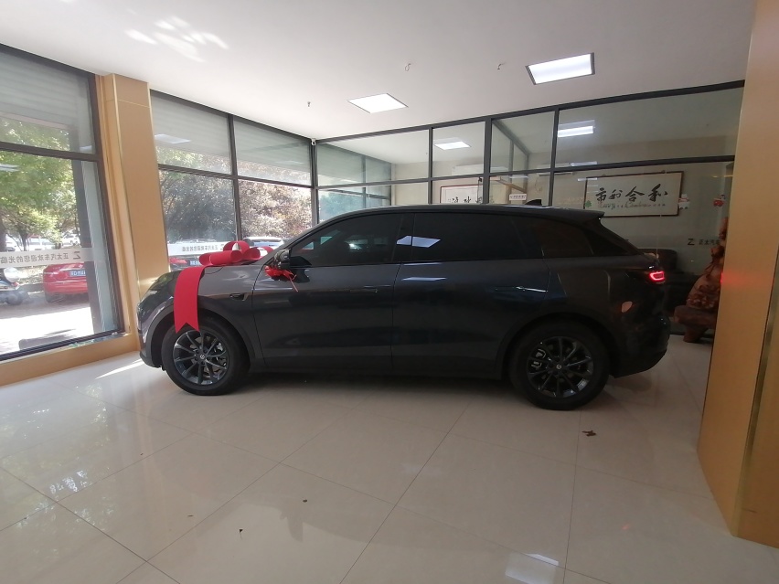 这才是“良心豪华SUV”！比汉兰达漂亮10倍，喝92油