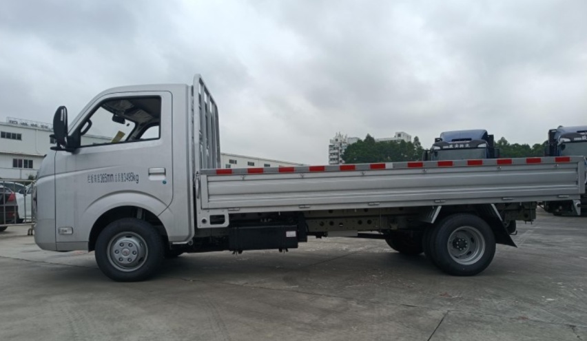 6万级的工具车！2.0L排量，大空间，低油耗就够了