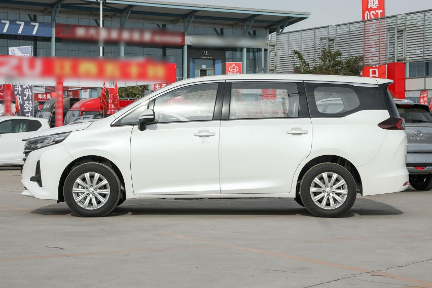 想买10万级质量好的MPV，可以看看这两款，空间大、油耗低、安全