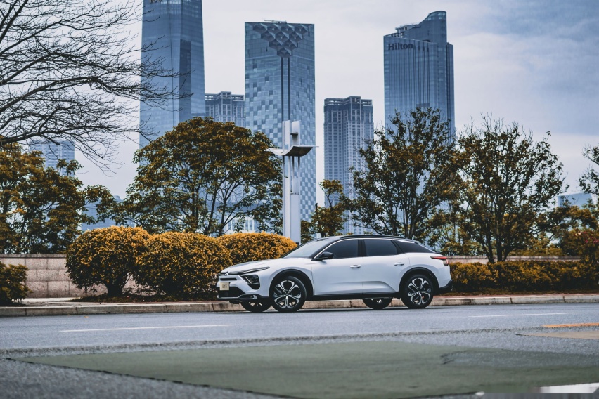 融合轿车、SUV、旅行车，月销破5000辆，凡尔赛C5X带你品味福州！