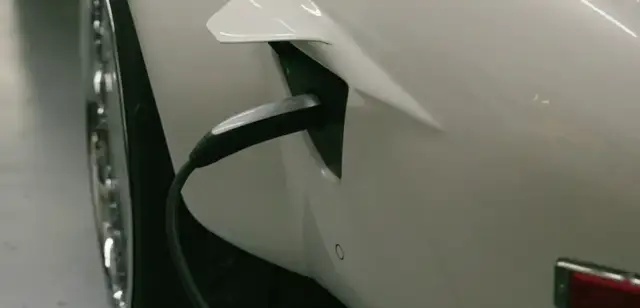30万的特斯拉Model 3改成千万神车奔驰300SL，看完心动了！