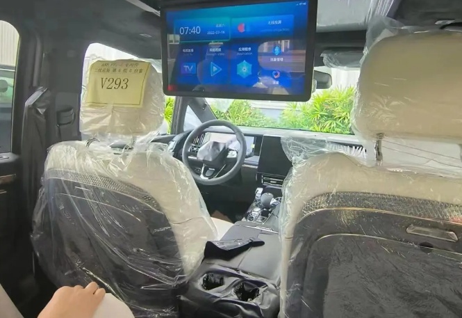 实拍全新一代传祺M8 配宝马7系大后排多媒体屏 30万？