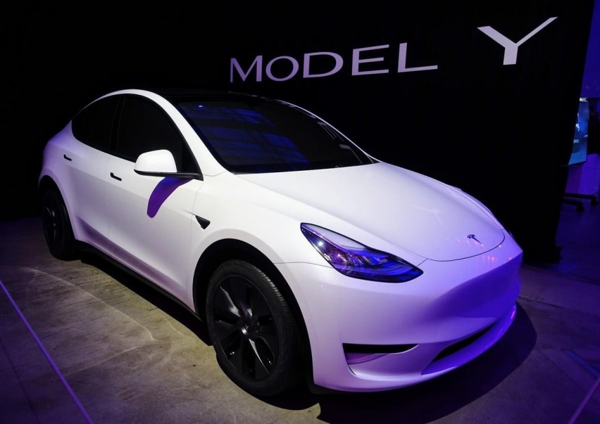 新款特斯拉Model Y前脸曝光，抄袭国产电动车？