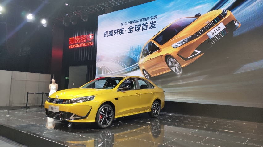 年轻人买车怎么选？这三款轿车顶配价格不到10万，有颜又有实力