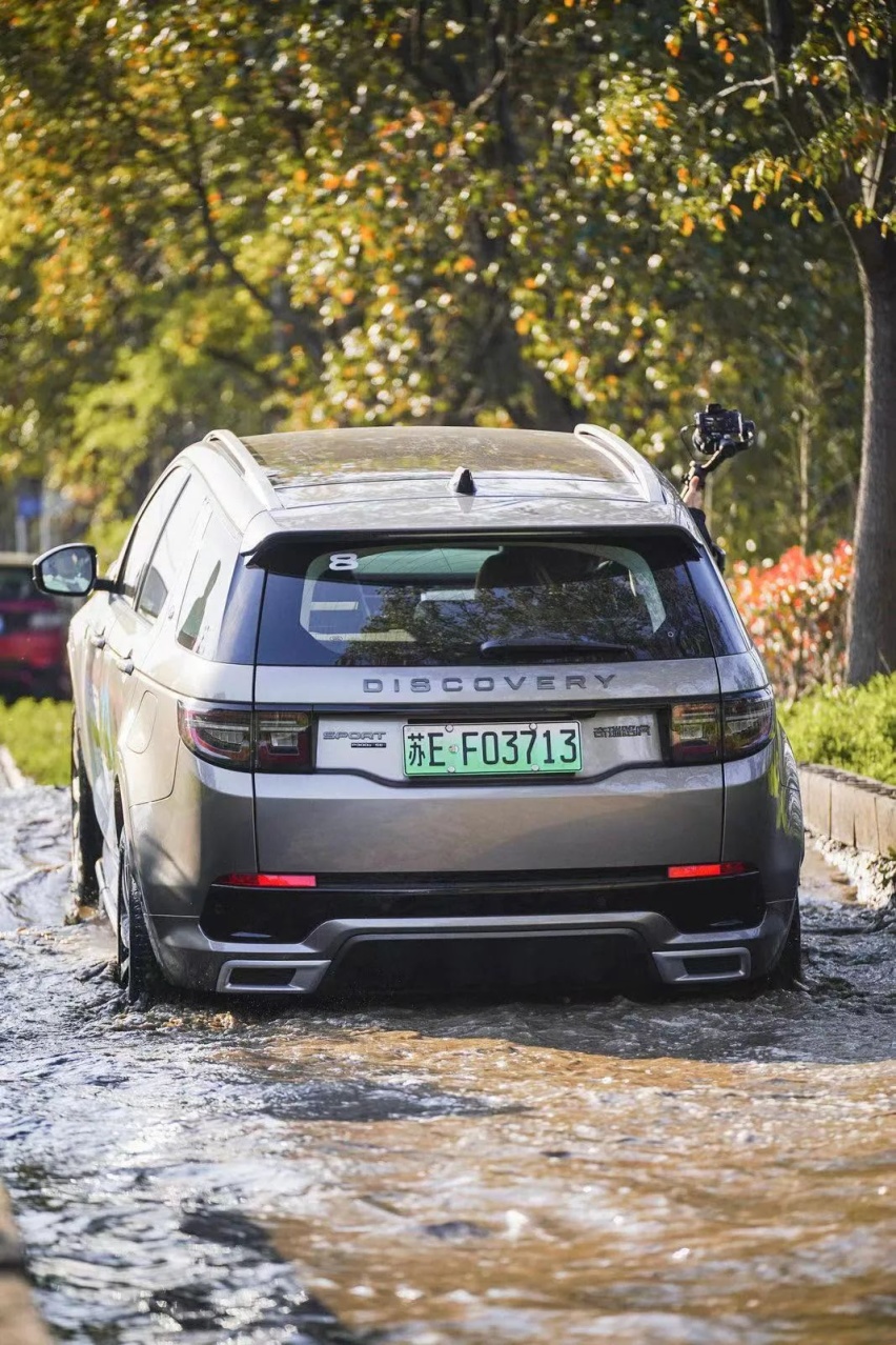 试驾全新路虎发现运动版P300e