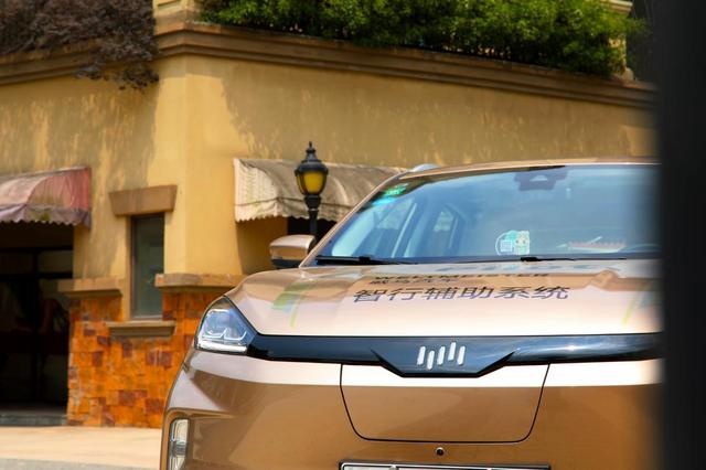 实拍威马EX5 新势力真实力 人车交互纯电动SUV