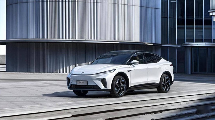 飞凡R7正面刚特斯拉Model Y，谁能更胜一筹？
