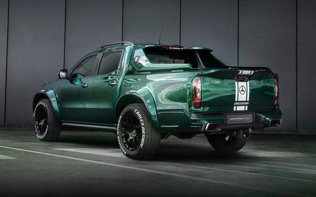 猛禽F-150算什么？奔驰这款皮卡全车碳纤维，内饰奢华！
