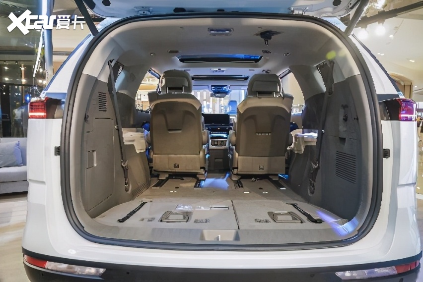 高颜值大空间mpv王者 起亚第四代嘉华亮相西安