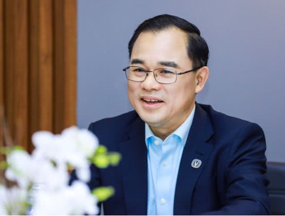 全球竞争需同一起跑线 朱华荣：攻克海外市场势在必行