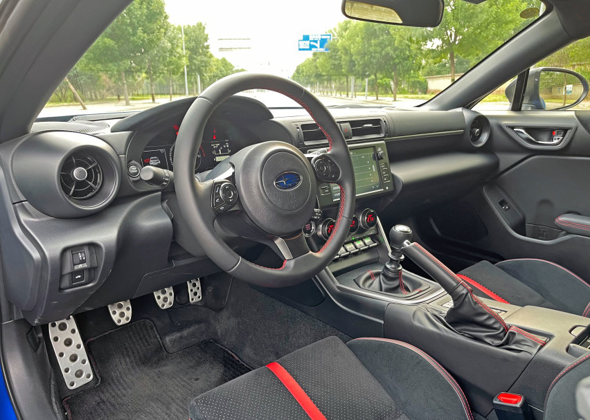 30万的手动挡“杂牌车” 试驾全新一代斯巴鲁BRZ