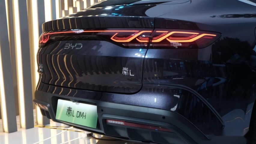 从无人之境走向无人之境！比亚迪第五代DM技术凭啥扼喉燃油车？
