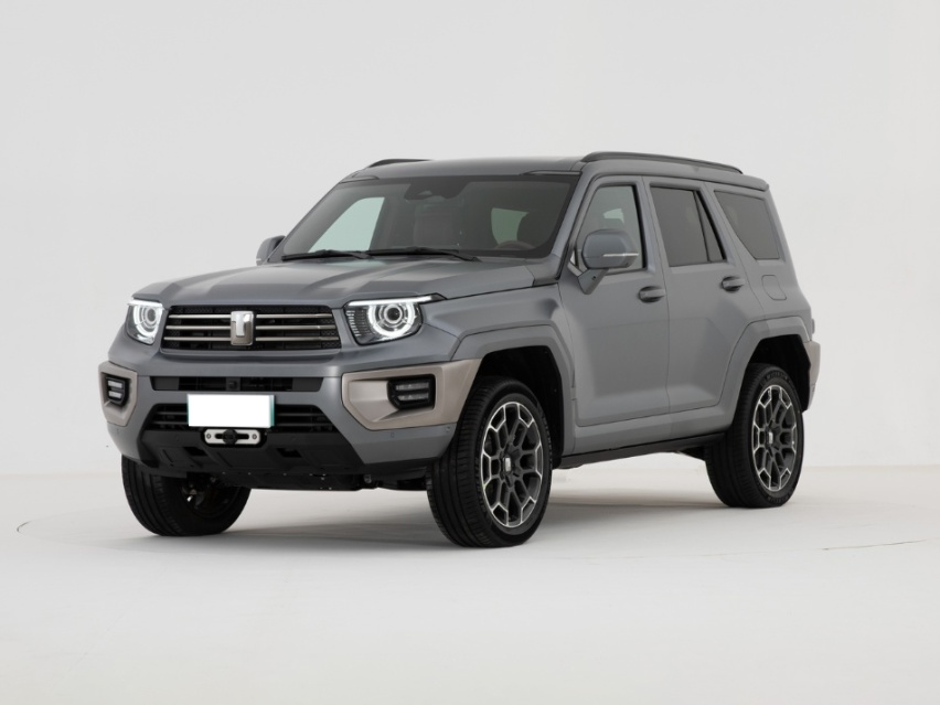 长城版“大G”，搭载3.0T V6插混，非承载式车身，车长5米多