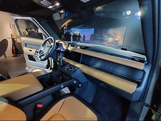 最硬核的高科技硬派越野SUV 全新路虎卫士预售79-99万元