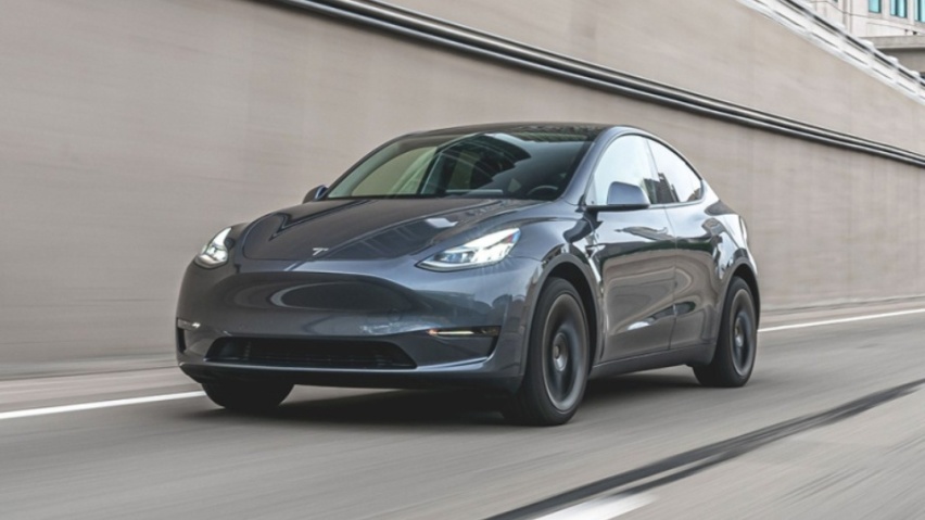 Model Y：四驱比两驱快2秒，代价是3年养车多2千