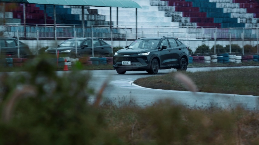 能下赛道的国民轿跑SUV 哈弗H6S试驾体验
