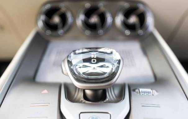 可以越野的奶爸车？腾势N8真有这个实力吗？