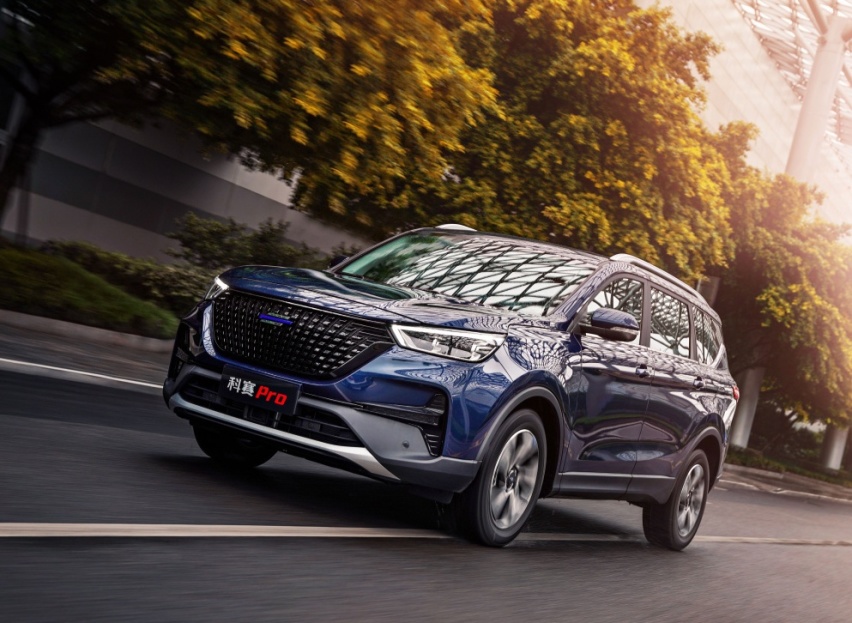 长安6座中型SUV上市,不到9万,搭蓝鲸1.5T,轴距2米8