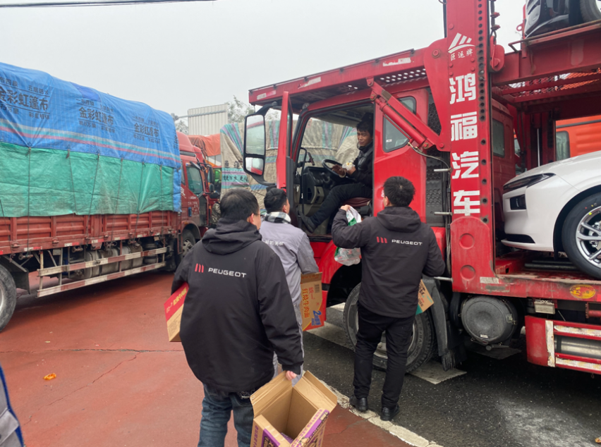 冻雨大雪中逆行而上，这家车企的客户关爱服务感动客户