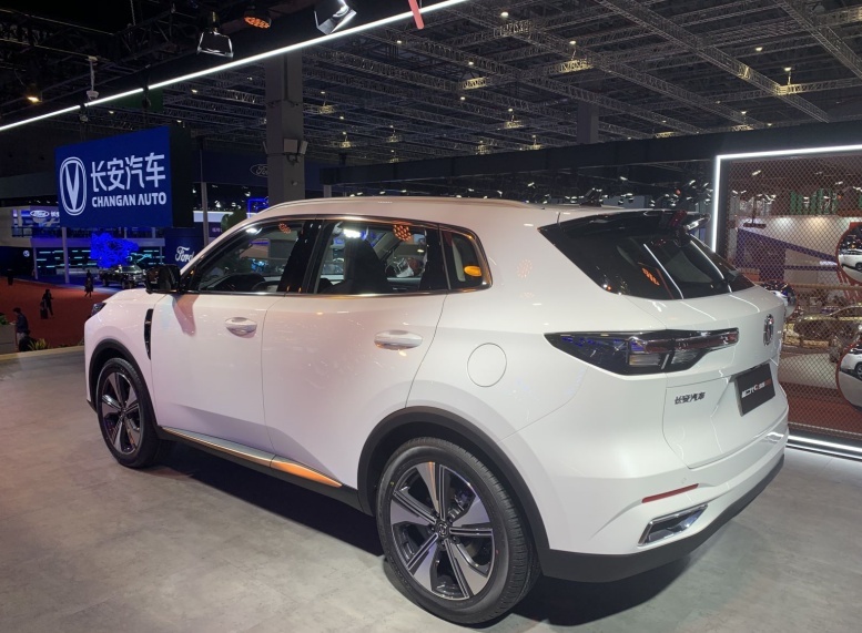 第二代长安CS55 PLUS预售10.69万起，能正面刚得动哈弗H6吗
