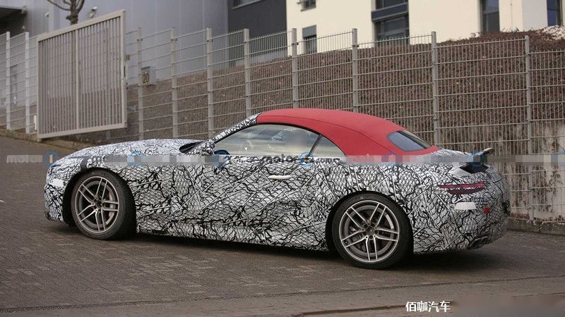 2022-mercedes-sl-with-red-roof-spy-photo (5).jpg
