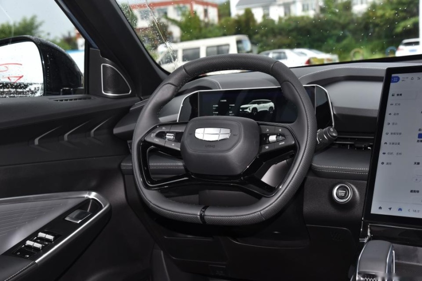 堪称10万级SUV“搅局者”！提速7.9秒+四排气管，不比哈弗H6香？