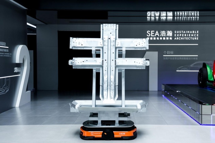 极氪11月交付量破1.3万台，涨势一骑绝尘，再创历史新高