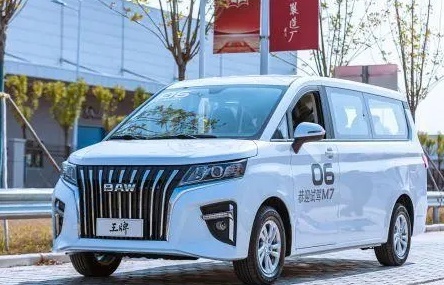 北汽制造中型MPV王牌M7正式上市，5.87万元起尺寸大过奥德赛？