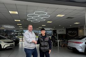 比亚迪海狮07EV护航赵心童夺冠，全球销冠品牌再添星光