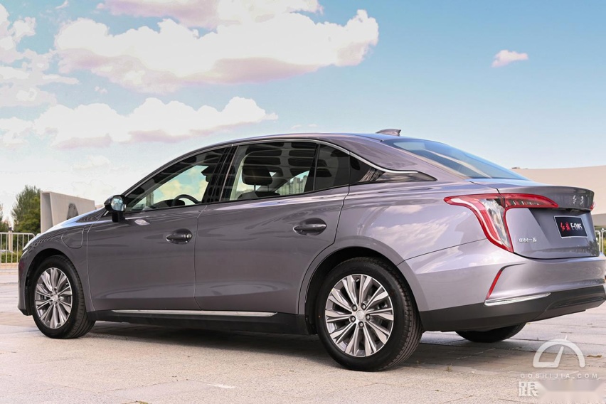 续航里程微调？ 红旗E-QM5 560KM PLUS售价19.98万