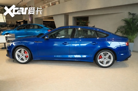 不仅仅是一台车，奥迪A5更是自信与品味的象征